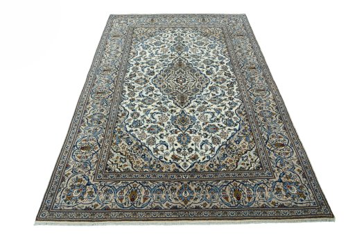 Surface texture of 2000s Kashan rug with natural Wool and intricate pattern