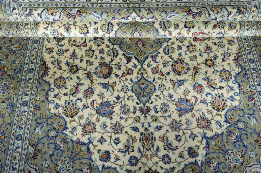 Close-up detail of New Kashan rug from Iran / Persia showing Cork weave