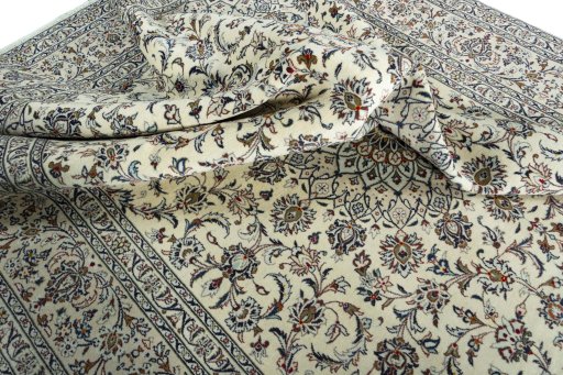 Surface texture of 2000s Kashan rug with natural Wool and intricate pattern