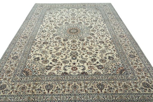 Surface texture of 2000s Kashan rug with natural Wool and intricate pattern