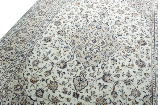 Surface texture of 2000s Kashan rug with natural Wool and intricate pattern