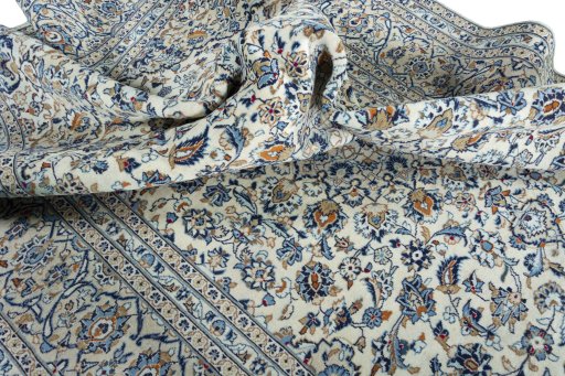 Surface texture of 2000s Kashan rug with natural Wool and intricate pattern