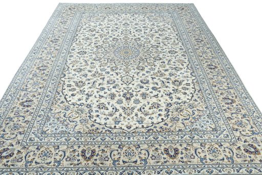Surface texture of 2000s Kashan rug with natural Wool and intricate pattern