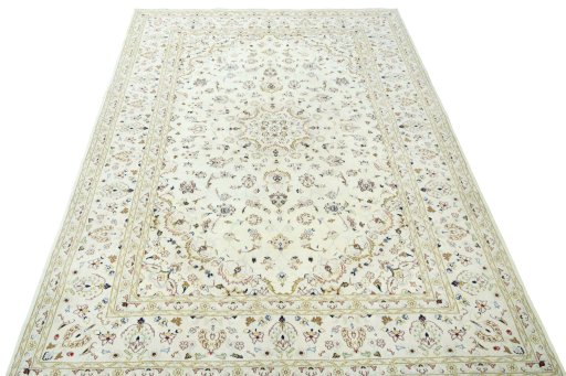 Surface texture of New Kashan rug with natural Wool and intricate pattern
