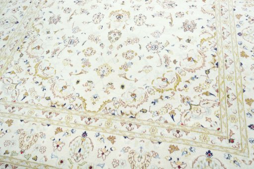 Close-up detail of New Kashan rug from Iran / Persia showing Wool weave