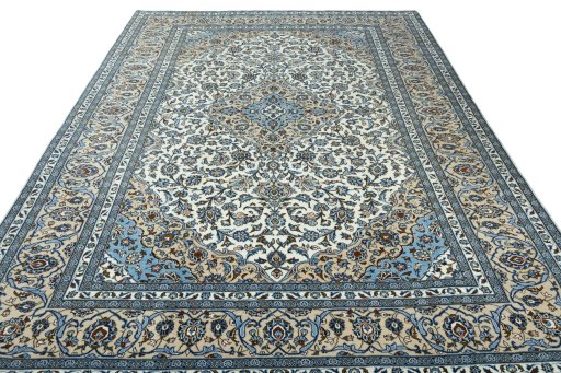 Surface texture of 2000s Kashan rug with natural Wool and intricate pattern