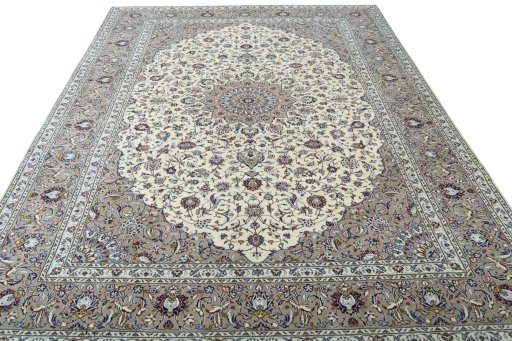 Surface texture of 2000s Kashan rug with natural Wool and intricate pattern