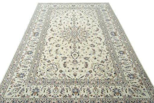 Surface texture of 2000s Kashan rug with natural Wool and intricate pattern