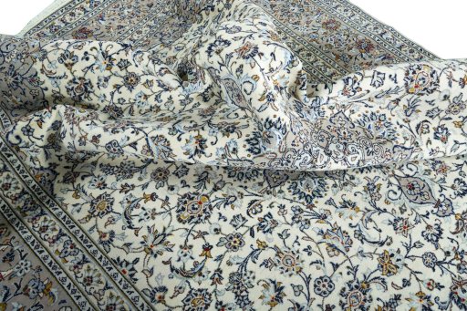 Surface texture of 2000s Kashan rug with natural Wool and intricate pattern