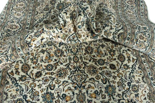 Surface texture of 2000s Kashan rug with natural Wool and intricate pattern