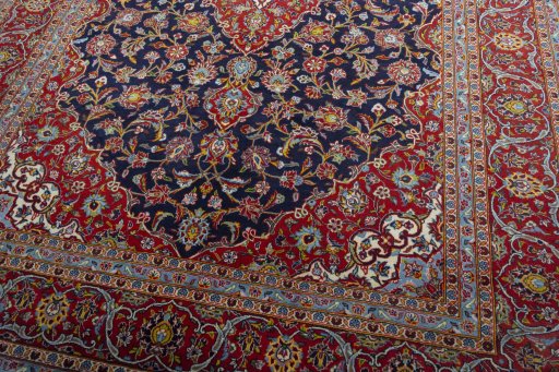 Close-up detail of New Kashan rug from Iran / Persia showing Cork weave