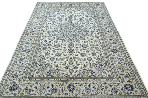 Surface texture of 2000s Kashan rug with natural Wool and intricate pattern