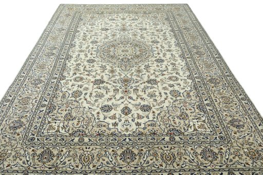 Surface texture of 2000s Kashan rug with natural Wool and intricate pattern