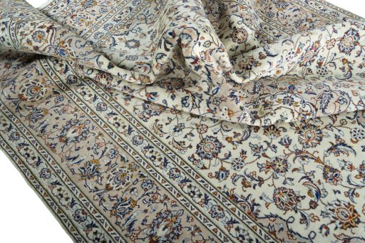 Surface texture of 2000s Kashan rug with natural Wool and intricate pattern