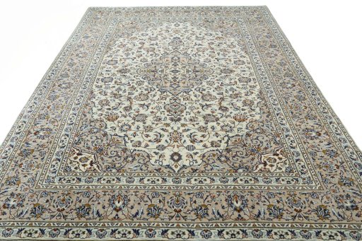Surface texture of 2000s Kashan rug with natural Wool and intricate pattern