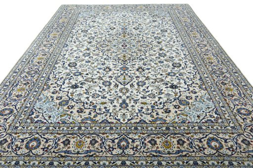 Surface texture of 2000s Kashan rug with natural Wool and intricate pattern