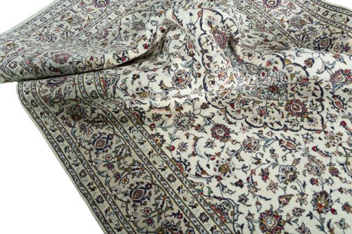 Surface texture of 2000s Kashan rug with natural Wool and intricate pattern