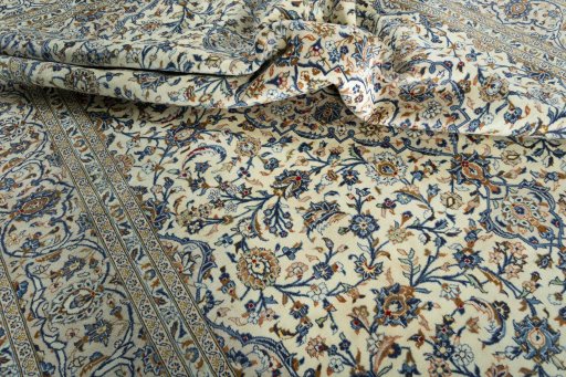 Surface texture of 2000s Kashan rug with natural Wool and intricate pattern