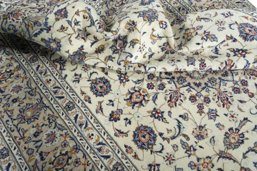 Surface texture of 2000s Kashan rug with natural Wool and intricate pattern