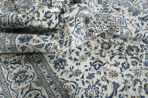 Surface texture of 2000s Kashan rug with natural Wool and intricate pattern