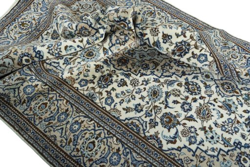 Surface texture of 2000s Kashan rug with natural Wool and intricate pattern