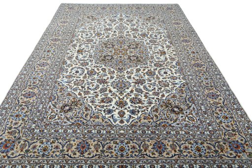 Surface texture of 2000s Kashan rug with natural Wool and intricate pattern