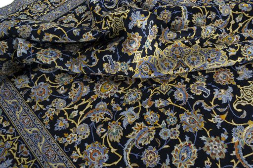 Surface texture of 2000s Kashan rug with natural Wool and intricate pattern