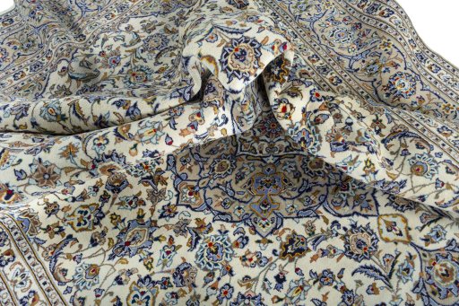 Surface texture of 2000s Kashan rug with natural Wool and intricate pattern