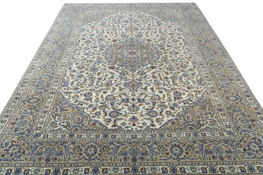 Surface texture of 2000s Kashan rug with natural Wool and intricate pattern