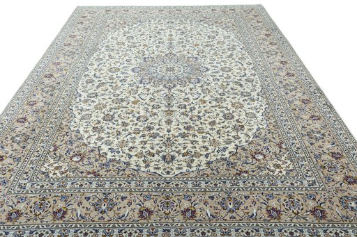 Surface texture of 2000s Kashan rug with natural Wool and intricate pattern