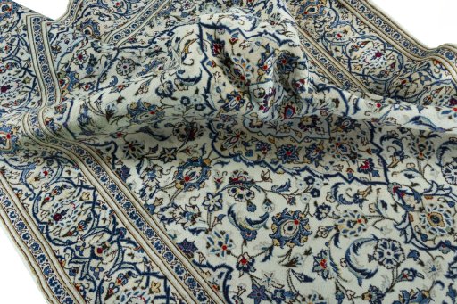 Surface texture of 2000s Kashan rug with natural Wool and intricate pattern