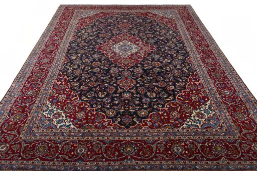 Surface texture of 2000s Kashan rug with natural Wool and intricate pattern