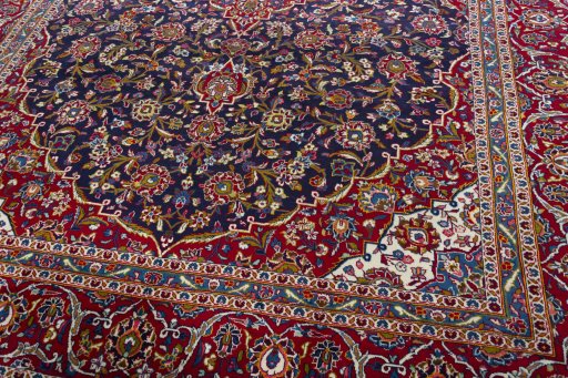 Close-up detail of 1970s Kashan rug from Iran / Persia showing Wool weave