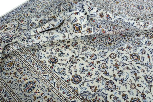 Surface texture of 2000s Kashan rug with natural Wool and intricate pattern