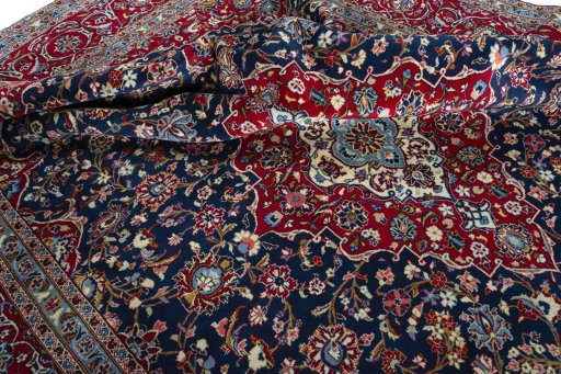 Surface texture of 2000s Kashan rug with natural Wool and intricate pattern