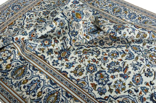 Surface texture of 2000s Kashan rug with natural Wool and intricate pattern