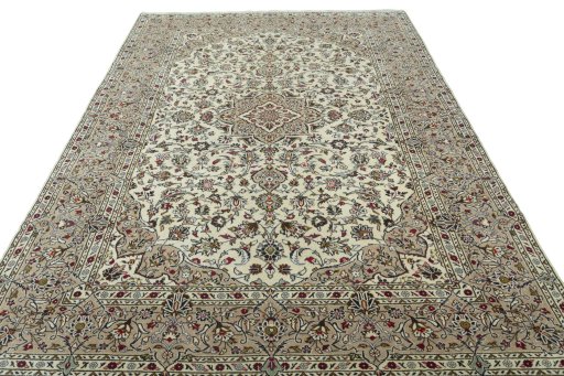 Surface texture of 2000s Kashan rug with natural Wool and intricate pattern
