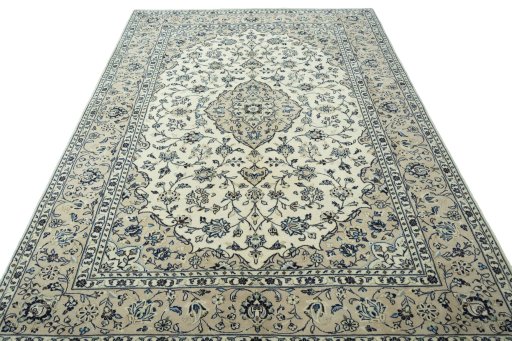 Surface texture of 2000s Kashan rug with natural Wool and intricate pattern