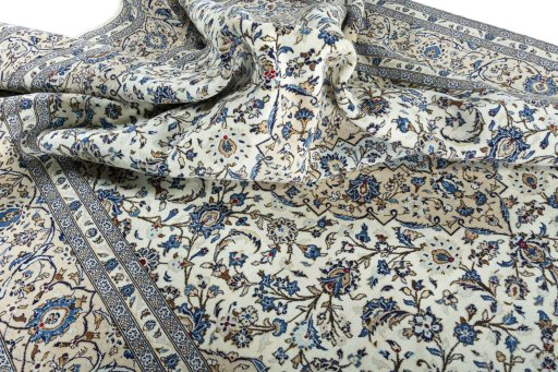 Surface texture of 2000s Kashan rug with natural Wool and intricate pattern