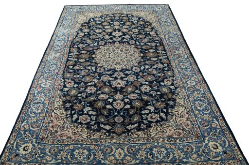 Surface texture of 1970s Kashan rug with natural Wool and intricate pattern