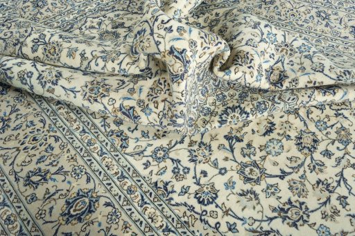 Surface texture of 2000s Kashan rug with natural Wool and intricate pattern