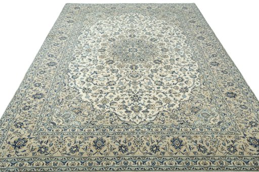 Surface texture of 2000s Kashan rug with natural Wool and intricate pattern