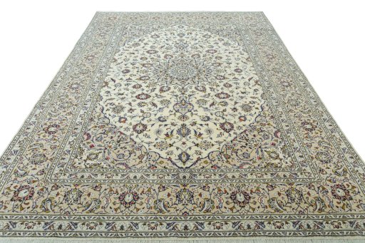 Surface texture of 2000s Kashan rug with natural Wool and intricate pattern