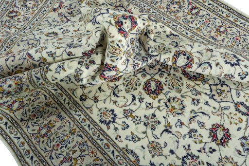 Surface texture of 2000s Kashan rug with natural Wool and intricate pattern