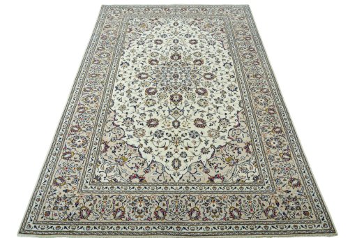 Surface texture of 2000s Kashan rug with natural Wool and intricate pattern