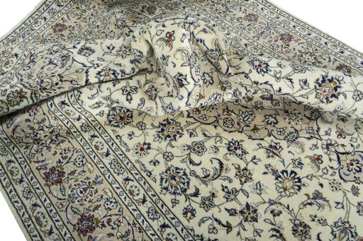 Surface texture of 2000s Kashan rug with natural Wool and intricate pattern