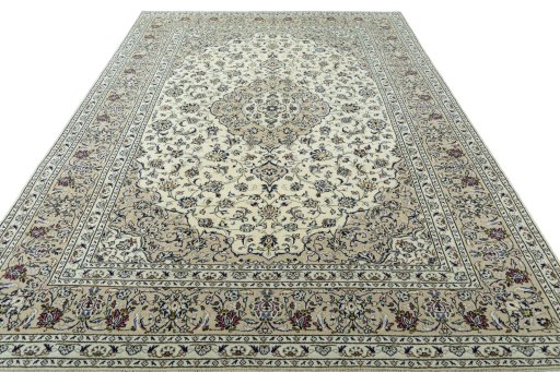 Surface texture of 2000s Kashan rug with natural Wool and intricate pattern