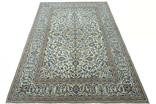 Surface texture of 2000s Kashan rug with natural Wool and intricate pattern