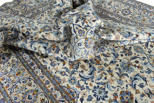 Surface texture of 2000s Kashan rug with natural Wool and intricate pattern