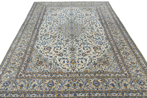 Surface texture of 2000s Kashan rug with natural Wool and intricate pattern